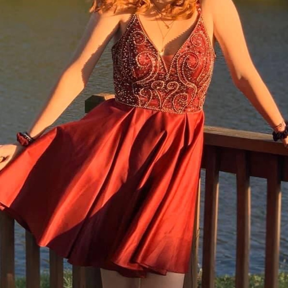 RED SPARKLY / SEQUIN LOW BACK HOMECOMING / PROM DRESS !! SIZE SMALL
